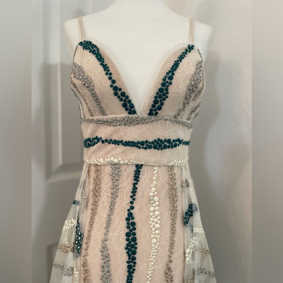 BCBGMAXAZRIA NWT Lilian Dress Sz 6 Ivory, silver, gold, teal Prom, Formal - Picture 7 of 16
